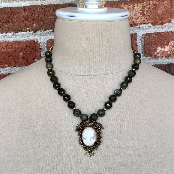 Vintage Cameo Necklace - Picture 1 of 4